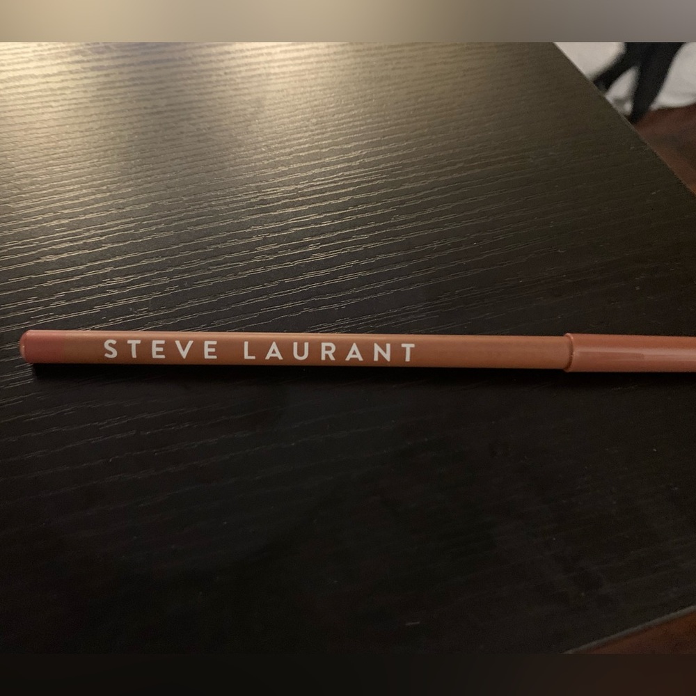Steve Laurant “Chic” lipliner